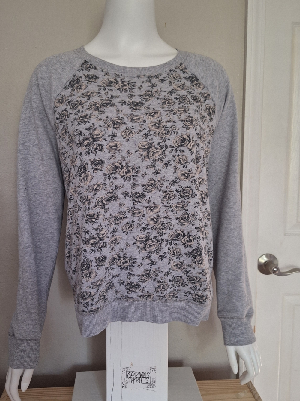 Aerie Grey Floral Crewneck Sweater Size L